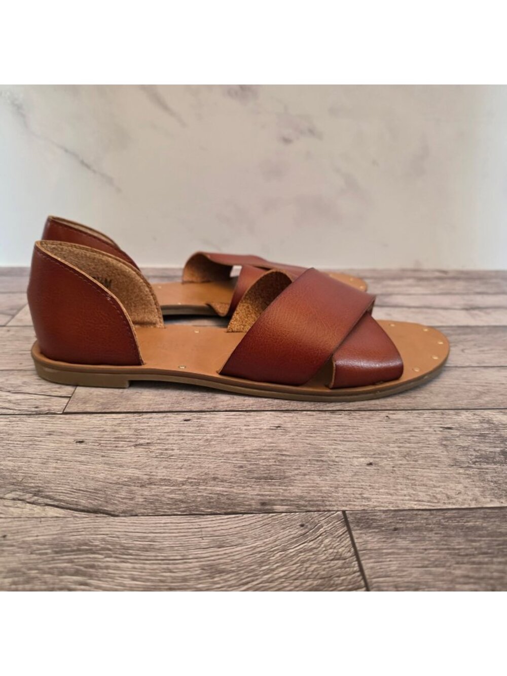 Cynthia Rowley Brown Open-Toe Sandals Crisscross Design Size 7.5M Faux Leather